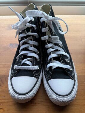 Brand New Women’s 5.5 Converse Chuck Taylor All Star Sneakers – Black & White
